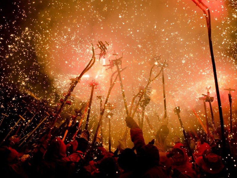 13 Традиционный каталонский фестиваль фейерверков в Барселоне, Испания. Автор - Карлос Родригез Пачеко.