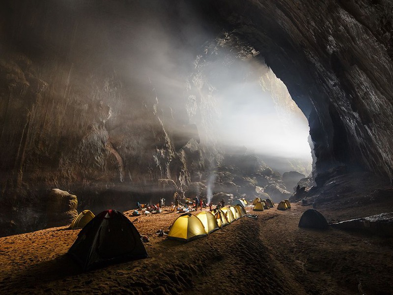 1 Четырех километровая пещера Ханг Сон Дунг. Национальный парк Фонг Нха-Ке Банг, Вьетнам, недалеко от границы с Лаосом. Автор - Ryan Deboodt.