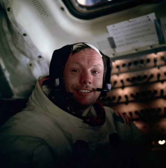 19. Фото сделано после прогулки по Луне. На снимке Нил Армстронг. 1969 год. Источник: reddit.