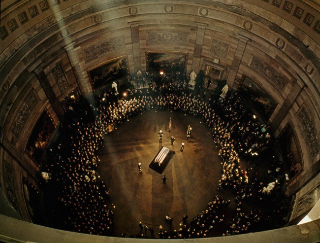 22. Похороны Кеннеди в Капитолии. 1963 год. Источник: Pinterest.