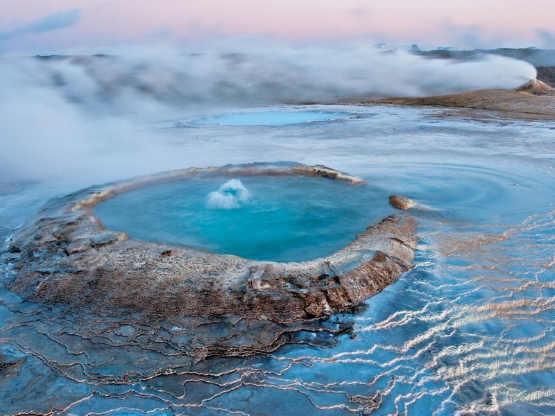 20 Хвераветлир, Исландия. Авторы - Оршойа и Эрлен Харберги. Хвераветлир - означает "горячие источники на равнине".