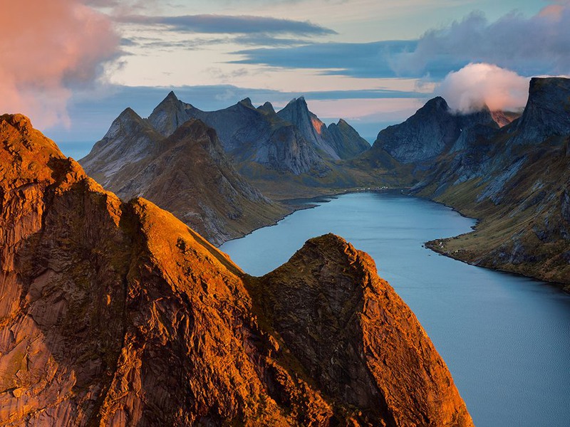 11 Вершины норвежских Лофонтенских островов как отдельный мир. Автор - Orsolya Haarberg.