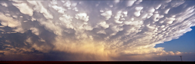 Вымеобразное облако в Дигтоне, Канзас. 2011.