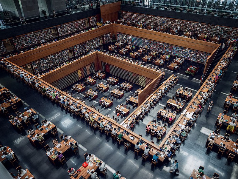 22 Национальная библиотеке Китая, которая находится в центре Хайдянь, также известного как учебный округ Пекина. Автор - Tian-yu Xiong.