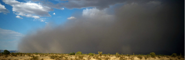 Хабуб, сильная песчаная буря, в Джила Бенд, Аризона, 2012.
