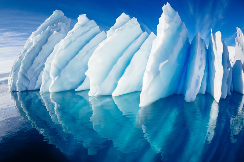25. Ледовые скульптуры. Снимок сделан в Антарктике. Автор - Эндрю Пикок.