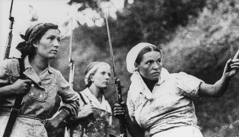 1 Три советские женщины-партизанки.