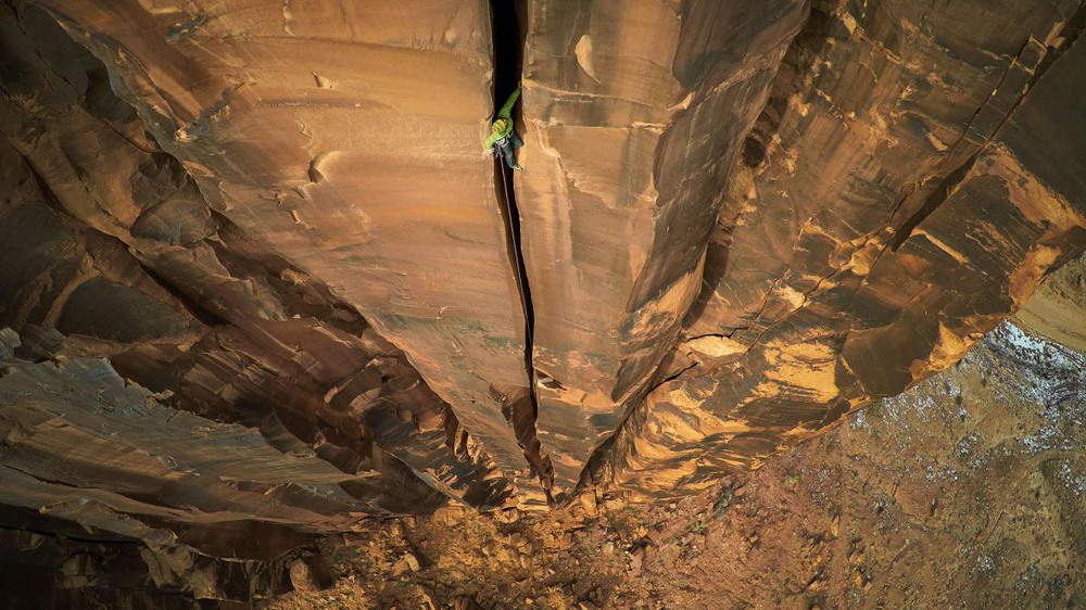 5 Скалолаз на горе Моаб, США. Лучший снимок в категории спорт. Автор - Maxseigal.