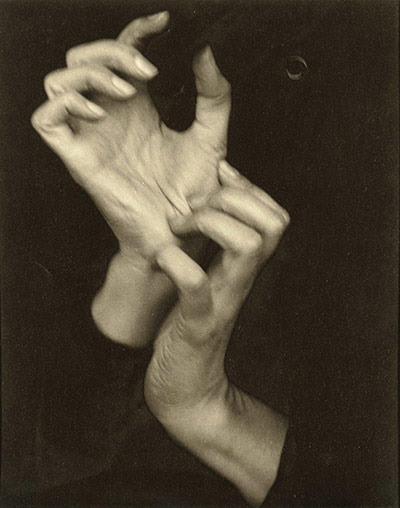 13 Альфред Стиглиц, «Джорджия О’Киффи (руки)» (1919), $ 1 470 000.