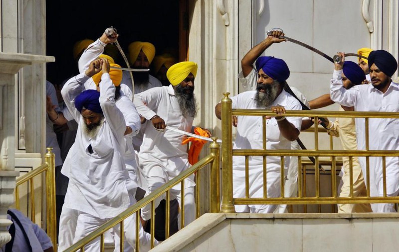 2 Munish Sharma. Sikhs wield swords during their clash inside the complex of the holy Sikh shrine, the Golden Temple, in the northern Indian city of Amritsar, June 6, 2014.