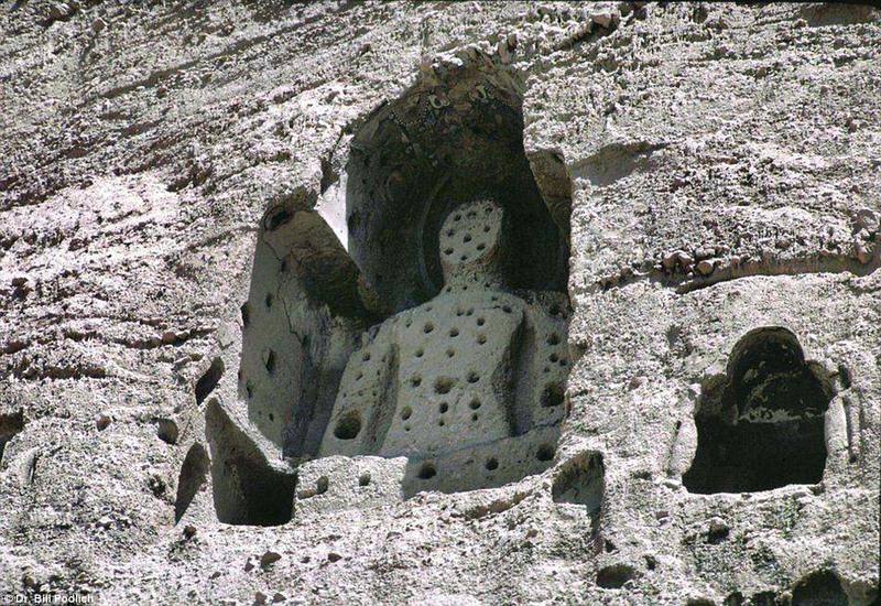 25 Статуя Будды в долине Бамиан. В 2001 году талибы уничтожили две самые крупные из статуй.