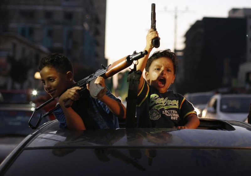 11 Suhaib Salem. Palestinian children hold guns as they celebrate with others what they said was a victory over Israel, following a ceasefire in Gaza City, August 26, 2014.