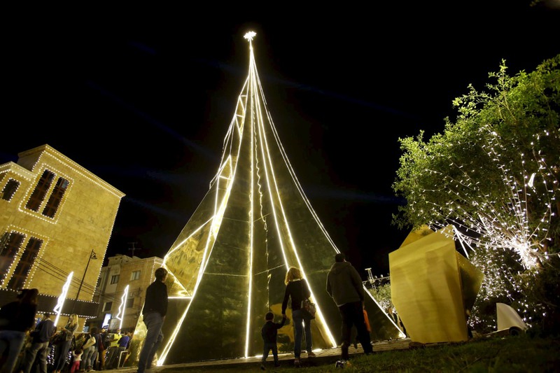 8 Библос, Ливан. Это 35-метровое рождественское чудо стоит в старейшем порту мира. Источник: Patrick Baz