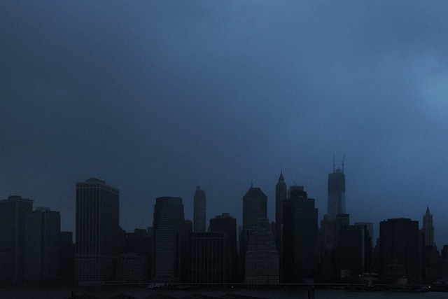 30.10.2012
Вид на Манхэттен после того, как в городе начались проблемы с электроэнергией из-за урагана «Сэнди», Нью-Йорк, США. Фото: Getty / Fotobank.com