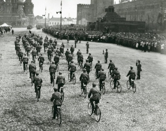 Парад на Красной площади. Велосипедисты
1924 г.