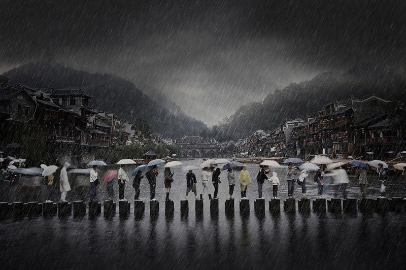 9 Категория «Путешествия».
Автор - Chen Li. «Дождь в древнем городе».
Снимок сделан в древнем городе Чжанцзянчже (юг Китая).