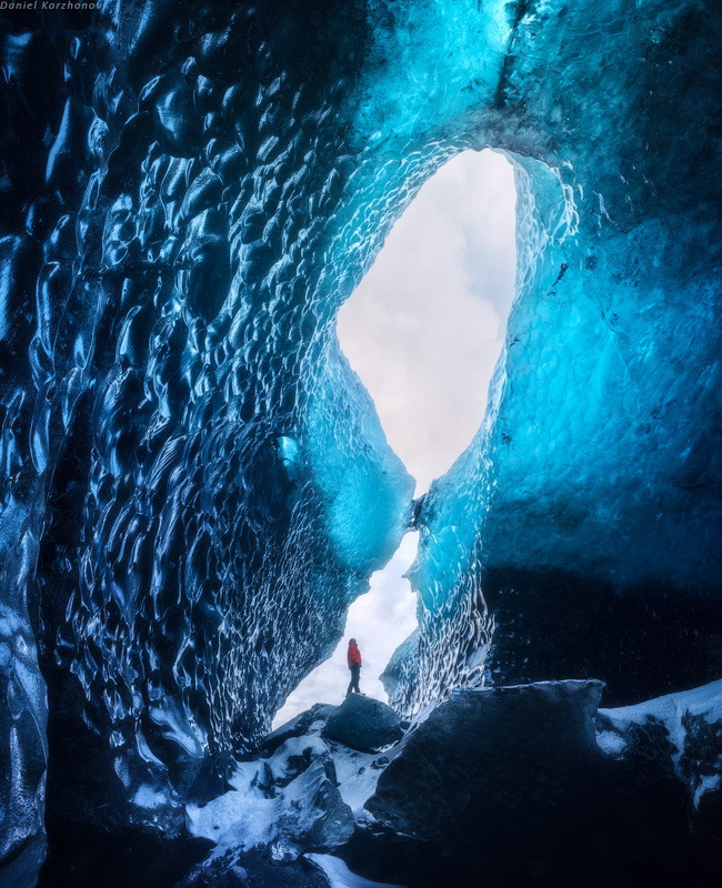 Исландия, ледяная пещера в Национальном парке Скафтафетль