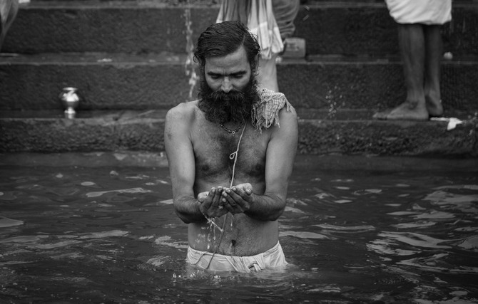 13 Morning prayer on the Ganges, Varanasi