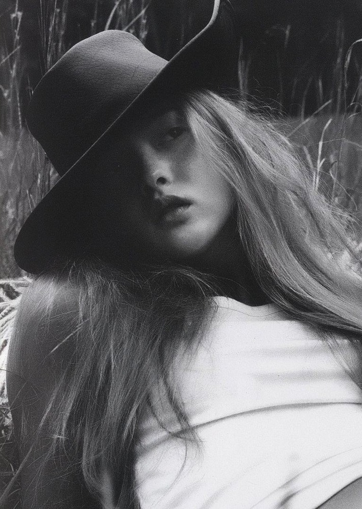 Модель Devon Aoki в об'єктиві фотографа Mikael Jansson