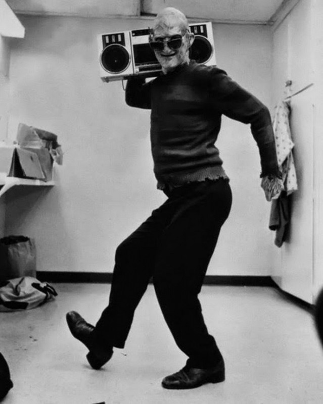 1. Роберт Инглунд на съемках фильма «Кошмар на улице Вязов», 1984 г.