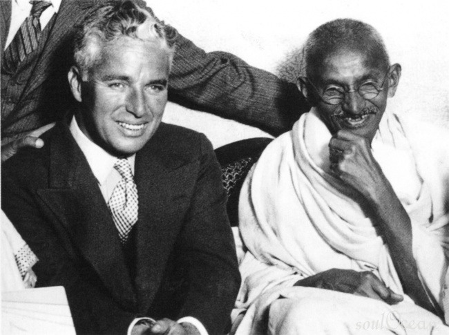6. Чарли Чаплин и Махатма Ганди.