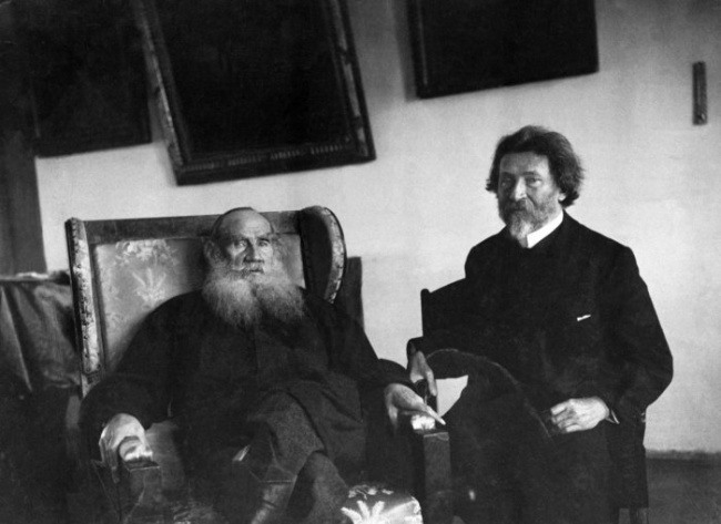 13. Лев Толстой и Илья Репин в Ясной Поляне, 1908 г.