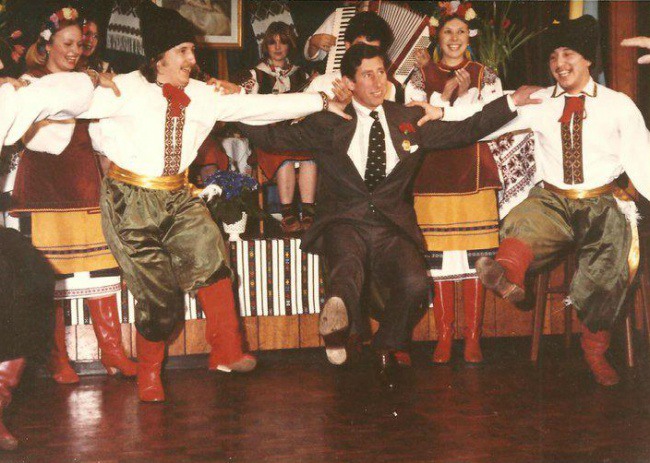 18. Принц Чарльз танцует гопак, 1980-е гг.