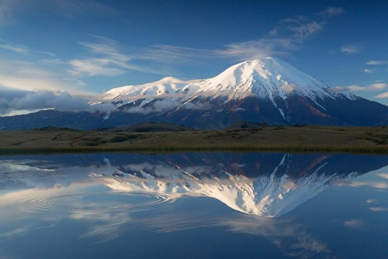 10 "Зеркало для великана". Вулкан Толбачик, Камчатка. Автор - Денис Будьков.