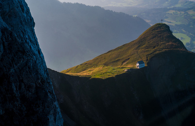 45. Часовня на горе Klimsenhorn в Центральной Швейцарии.  Автор - Agne Subelyte.