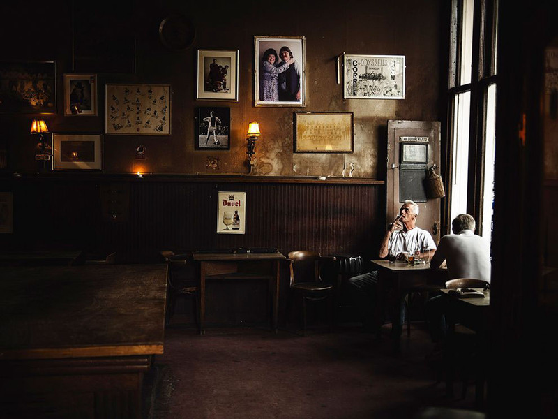 4. Маленькое кафе в Амстердаме, интерьер которого напоминает декорации к фильму. Автор -Marko Savic.
