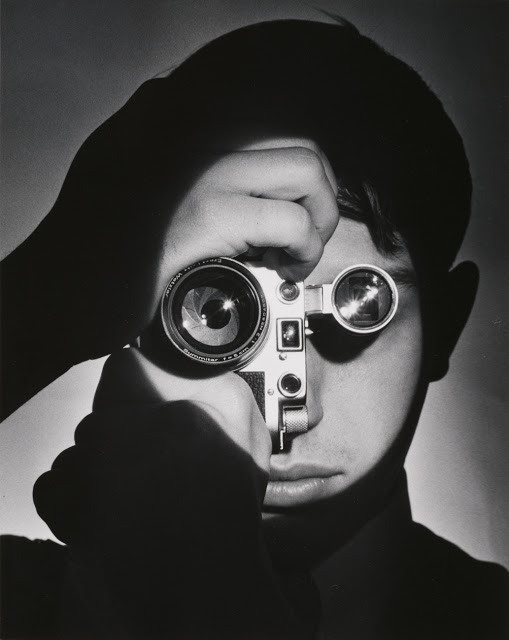 15 Андреас Фейнингер. Снимок «Фотожурналист» для журнала Life, автор - Деннис Сток , 1951 год.