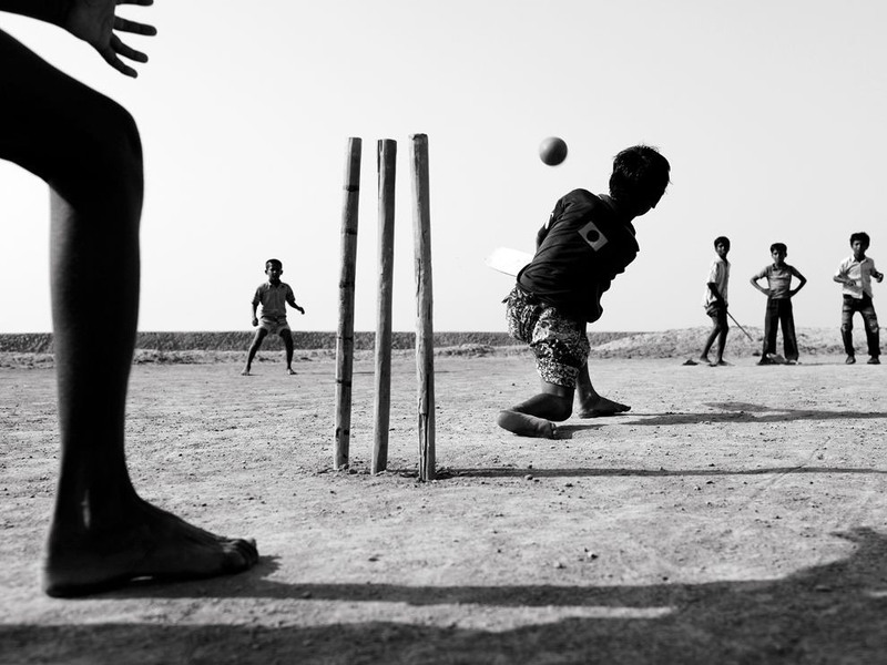 17. Дети играют в крикет. Остров Габура, Бангладеш. Автор - Mohammad Rakibul Hasan.