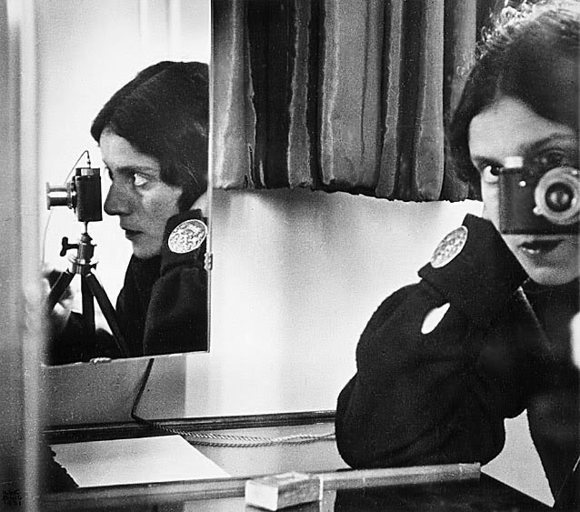 27 Ильзе Бинг, автопортрет в зеркалах, 1931 год.