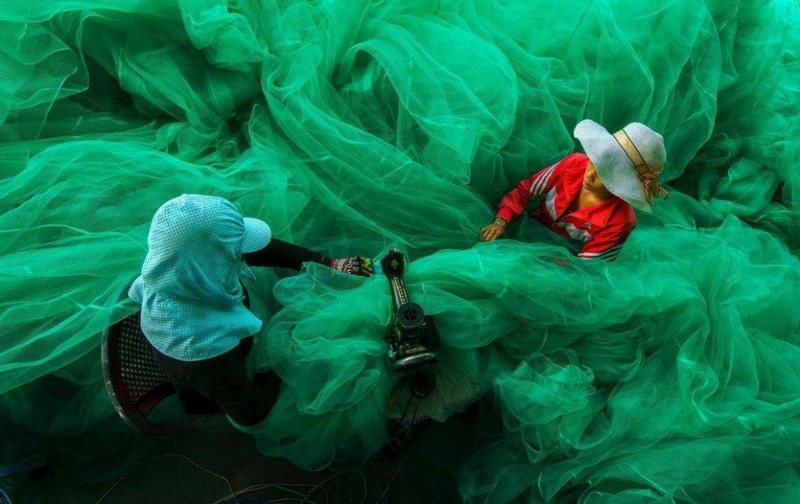 12 Пошив рыболовной сети, Вьетнам. Источник: Pham Ty