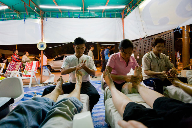 Массаж ног в Аюттхае, Таиланд.