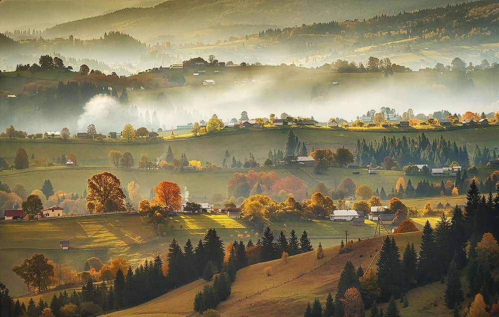 Осінній ранок в карпатському селіАвтор: Олександр Гучок