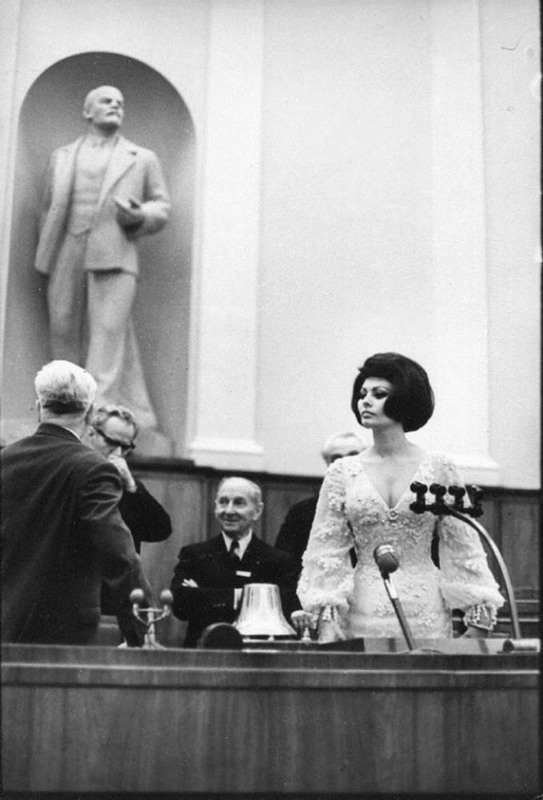 20 Софи Лорен в Кремлевском дворце, 1965. Источник: livejournal