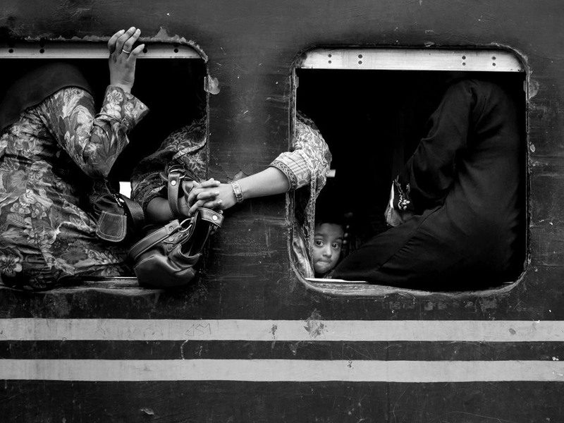 16 Пассажиры в переполненном поезде на станции Камалапур. Бангладеш. Автор - Junaid Ahmed.