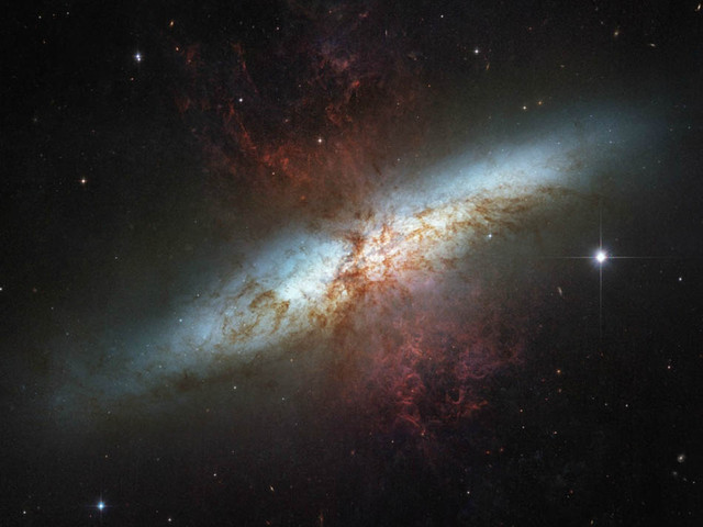 NGC 3034 - Взрывающаяся галактика (галактика сигара)