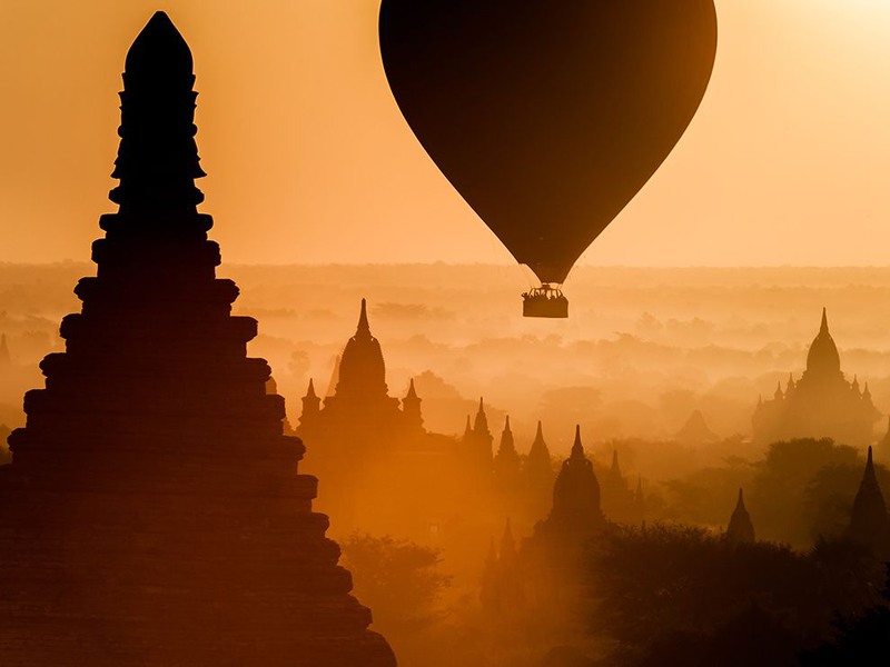 6 "Рассвет с высоты воздушного шара". Бирма (Мьянма). Автор - Andy Ferrington.