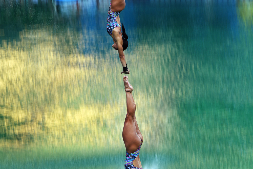 30 Август. The Brazilians Ingrid Oliveira and Giovanna Pedroso in the final of the women’s synchronized diving 10-meter platform competition. They finished eighth at the Olympics.James Hill