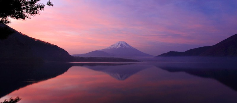 Mount Fuji. Автор - Kean Poh Chua. 4.30 утра, восход солнца на озере Мотосу, Япония