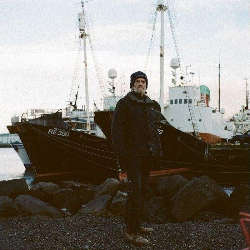 20 Хёскалдюр Давидссон, 65 лет, корабельный плотник. Служит в порту Рейкьявика.