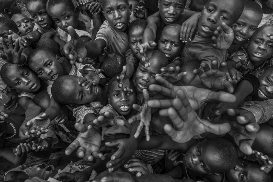 2. 2 место – Дети Уганды. Автор фото: Я Куанг. Местоположение: деревня на озере Эдуард, Уганда.