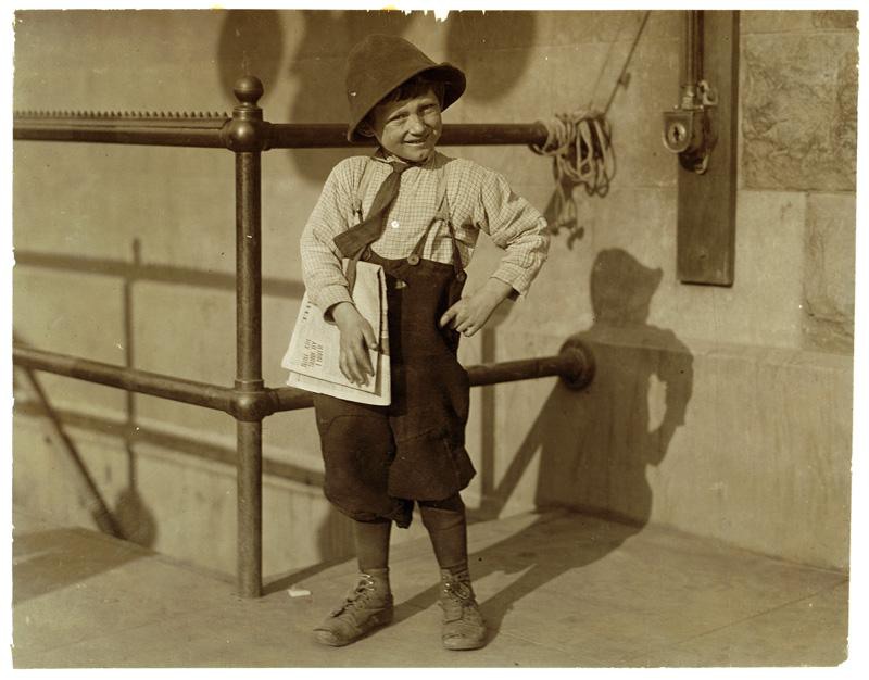 26 Луиджи, 6-летний продавец газет в Сакраменто, май 1915 года.