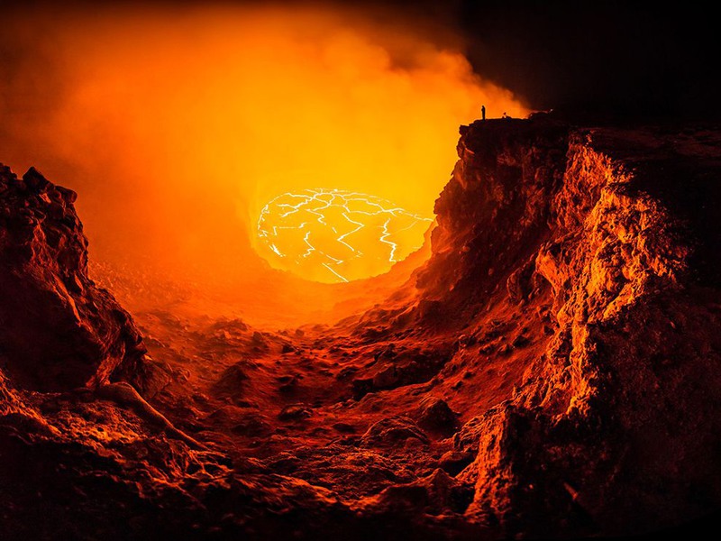 11 Вулкан Килауэа (Гавайи) - самый молодой из наземных вулканов и один из самых активных действующих вулканов в мире. Последняя активность его началась в 1983 г. и продолжается по сей день. Автор - Andrew Hara