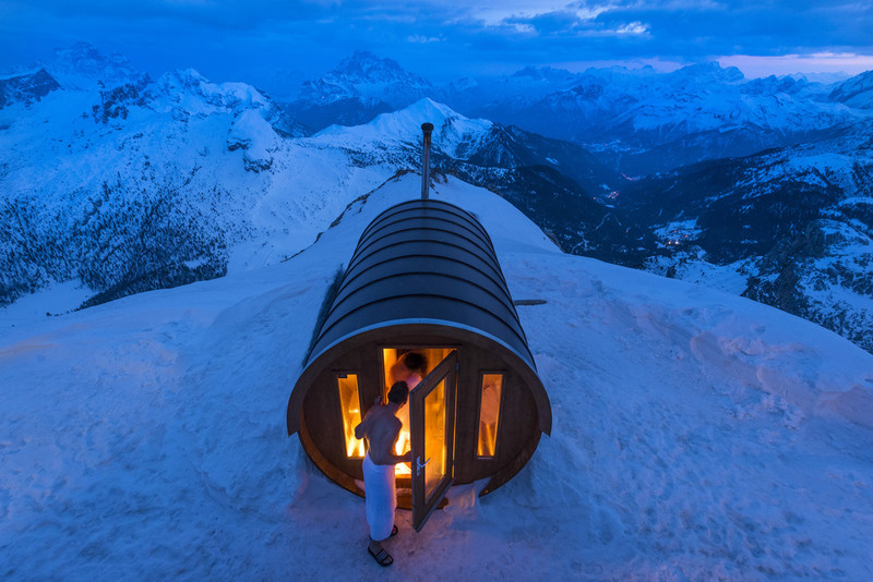 8 Лауреат - Стефано Дзардини (Stefano Zardini) «Sauna in the Sky». Это реальная сауна, расположенная в итальянской части Доломитовых Альп на высоте 2800 метров над уровнем моря. Утешительный приз - сертификат на $200 для приобретения фототехники.