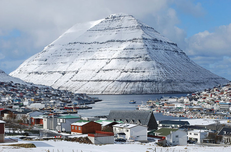 1 Второй по величине населённый пункт Фарерских островов — Клаксвик. Автор - Erik Christensen.