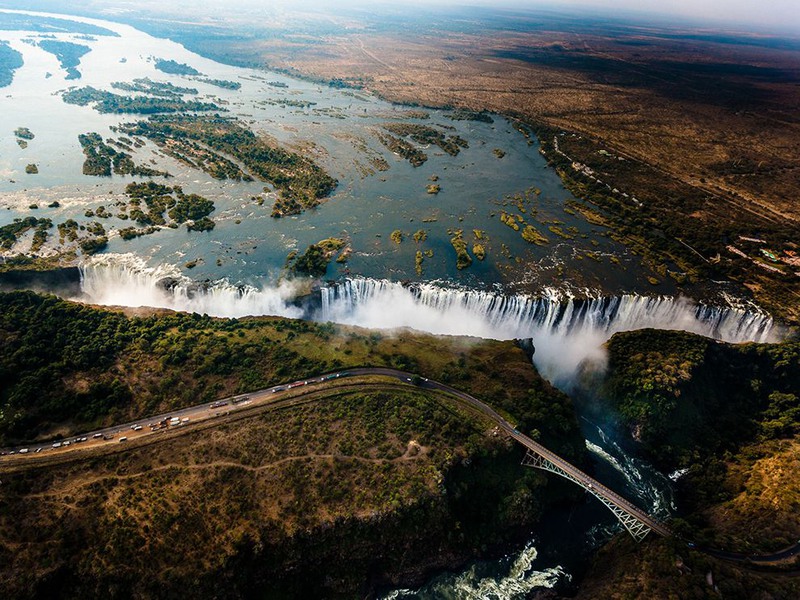 10 Большой переход. Автор - J. Philip Nix. Водопад Виктория на реке Замбези в Южной Африке.