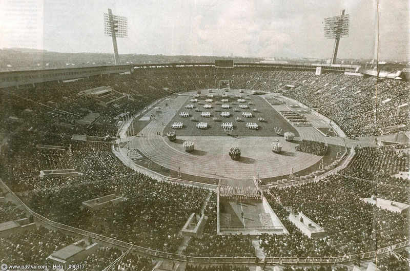 44 В 1984 году в Лос-Анджелесе проходили Олимпийские игры, которые СССР бойкотировал. Вместо этого в Лужниках провели соревнования Дружба-84. Церемония открытия состоялась 18 августа.